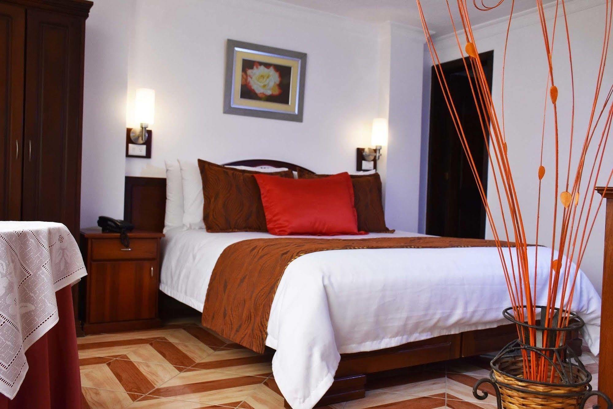 Hotel Plaza Victoria Ibarra Exterior foto